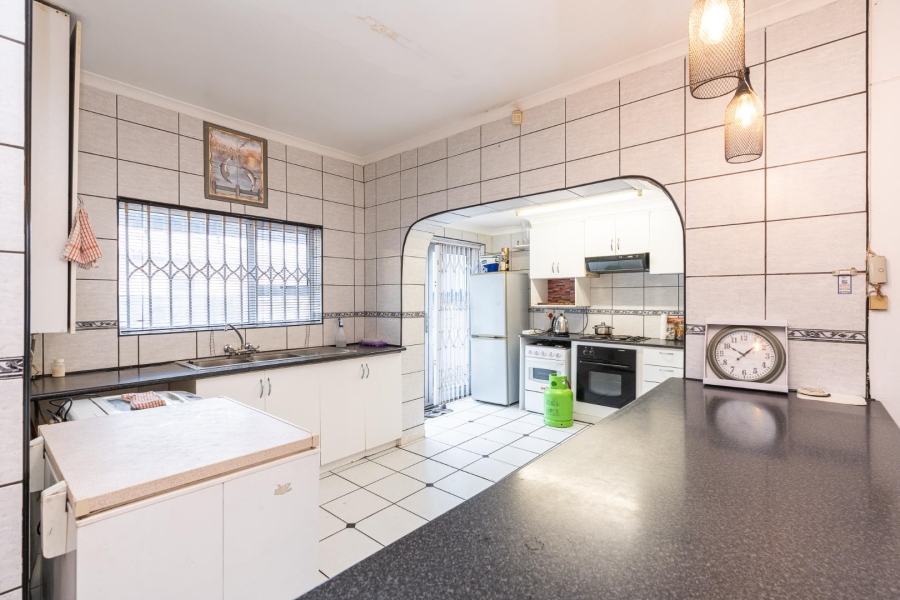 4 Bedroom Property for Sale in Brooklyn Western Cape
